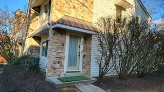 348 New Market Ct in Chesterbrook, PA - Building Photo