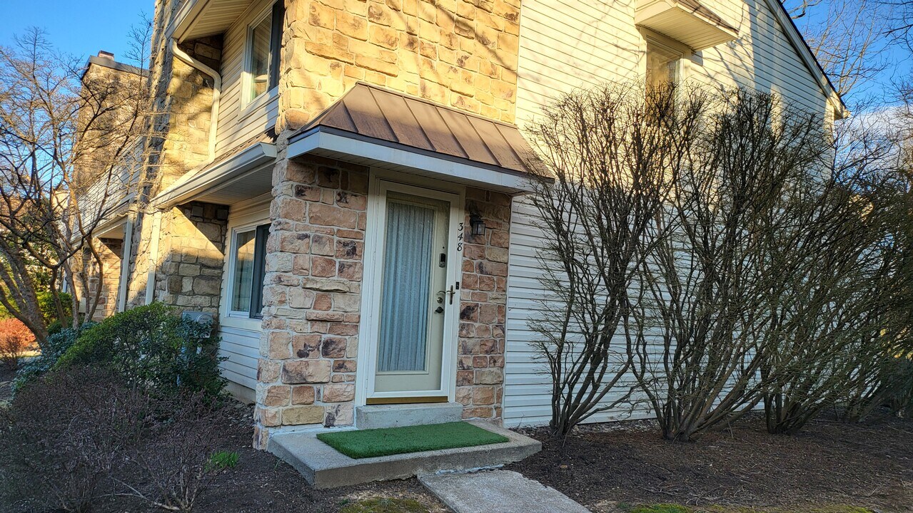 348 New Market Ct in Chesterbrook, PA - Foto de edificio