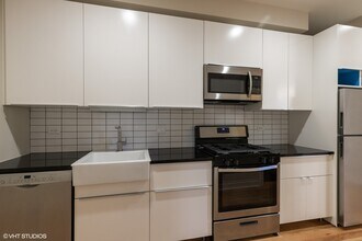 120 E 57th St in Chicago, IL - Foto de edificio - Building Photo