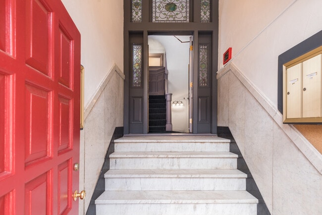 29 Fayette St, Unit 21 in Boston, MA - Foto de edificio - Building Photo