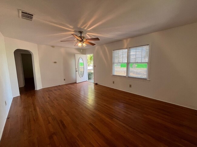 307 Parshley St SW in Live Oak, FL - Building Photo - Building Photo