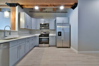 11 E Illinois St in Chicago, IL - Building Photo - Building Photo