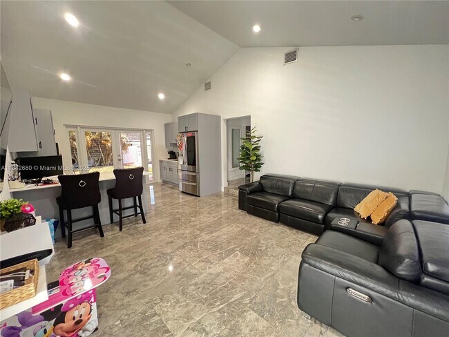 3655 NW 14th St in Miami, FL - Building Photo - Building Photo