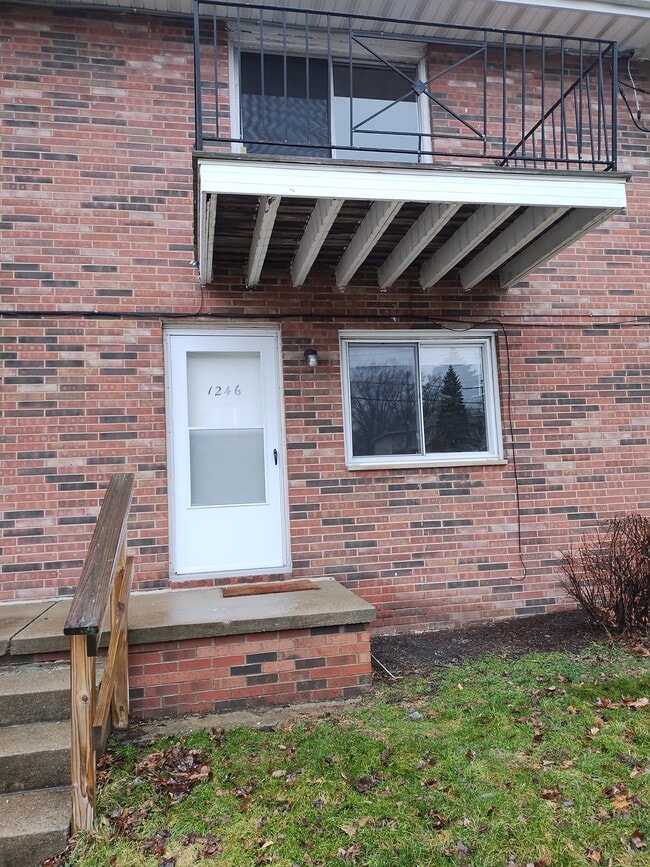 1250 Cliffside St in Cuyahoga Falls, OH - Building Photo - Building Photo