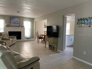 403 Oriole Cir in Palm Harbor, FL - Building Photo - Building Photo