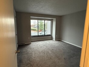 307 Serendipity Dr in Coraopolis, PA - Building Photo - Building Photo