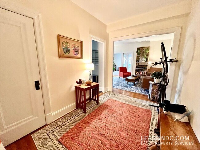 1901 Columbia Rd NW in Washington, DC - Building Photo - Building Photo