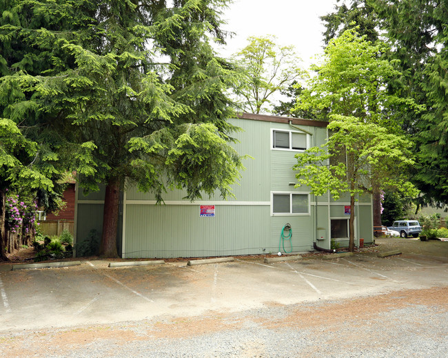 Twin Cedars Apartments in Seattle, WA - Building Photo - Building Photo