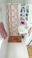 2413 DuPont Ave S, Unit 2 in Minneapolis, MN - Building Photo - Building Photo