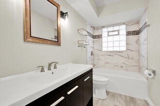 834 Harding Ave in Waukesha, WI - Building Photo - Building Photo