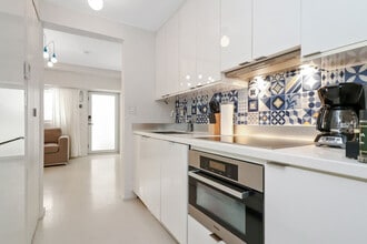 250 Collins Ave in Miami Beach, FL - Building Photo - Building Photo