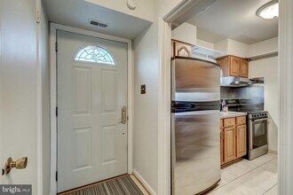 14431 St Germain Dr in Centreville, VA - Building Photo - Building Photo