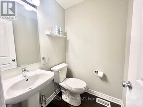 213 Bandelier Way in Ottawa, ON - Building Photo - Building Photo