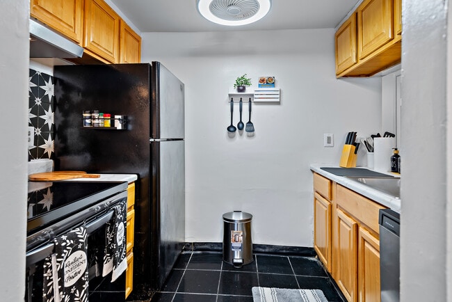 1818 Saint Paul St, Unit B - Room 1 in Baltimore, MD - Foto de edificio - Building Photo