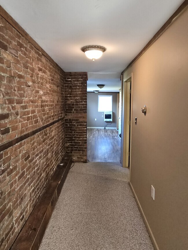 14 College St in Clinton, NY - Building Photo - Building Photo