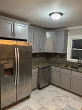 Room in House on Panthersville Rd in Ellenwood, GA - Building Photo - Building Photo