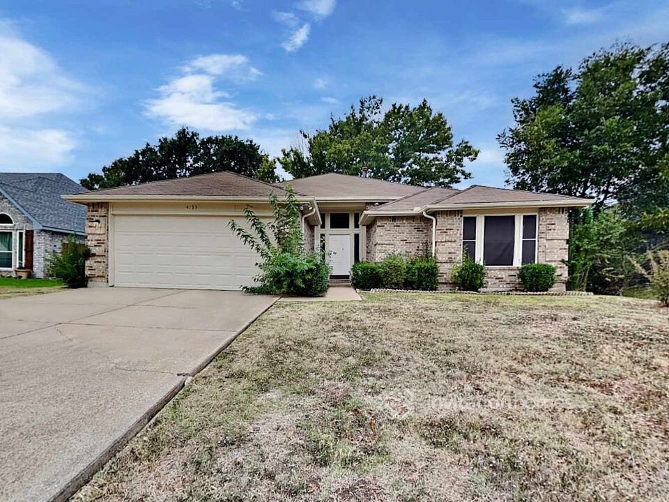 4133 Scotland Dr in Grand Prairie, TX - Building Photo