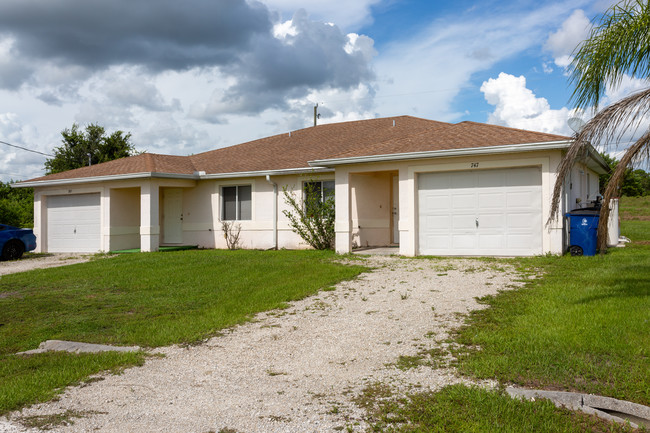 745-747 Gilbert Ave S in Lehigh Acres, FL - Building Photo - Building Photo