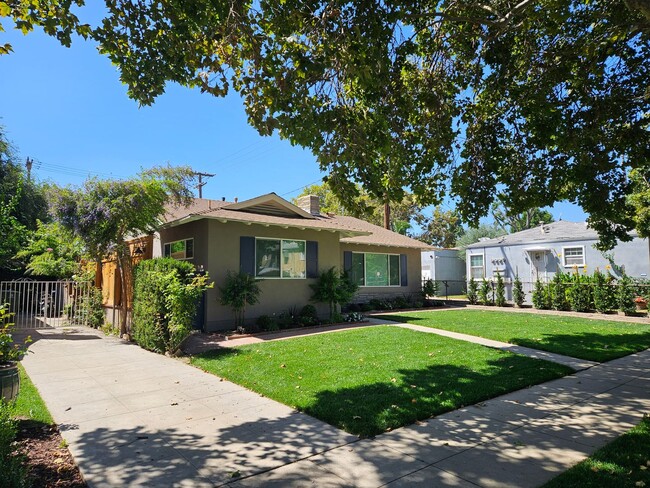 611 S Mariposa St in Burbank, CA - Building Photo - Building Photo