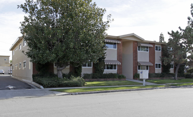 Walnut Manor in Brea, CA - Foto de edificio - Building Photo