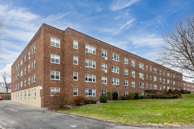 720-740 Tuckahoe Rd in Yonkers, NY - Foto de edificio - Building Photo