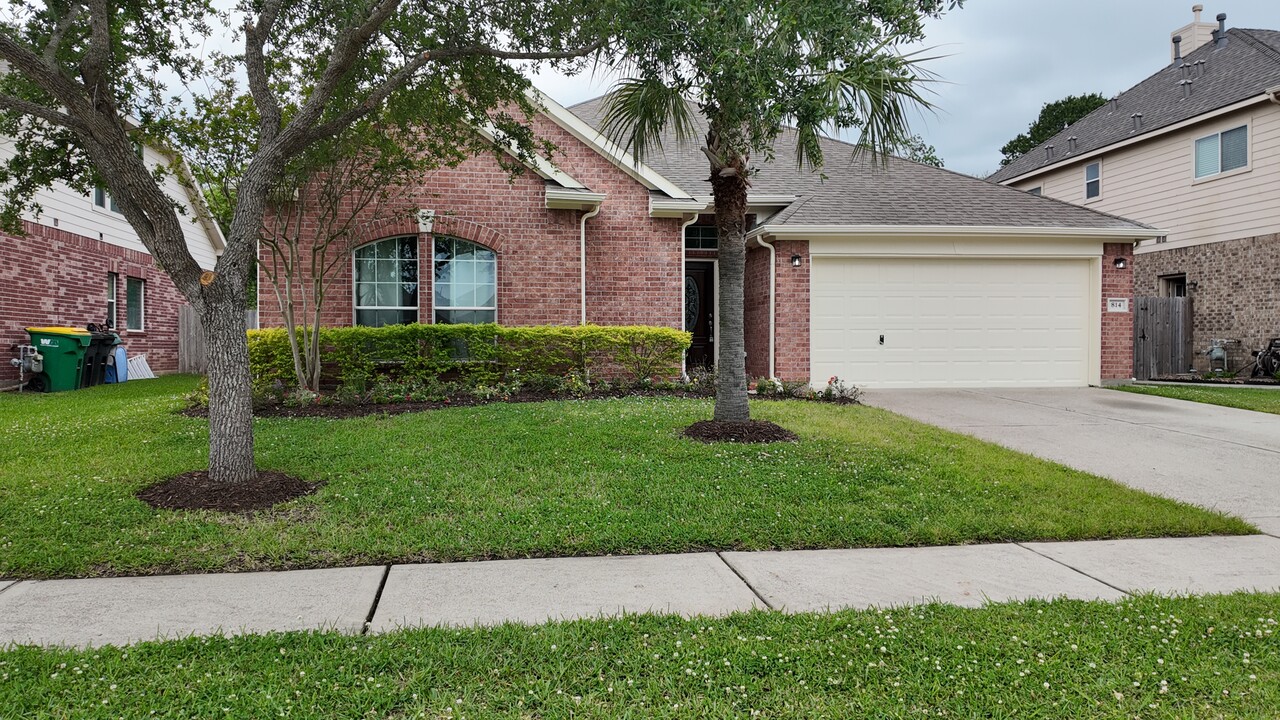 814 Dawn Ridge Way in Seabrook, TX - Foto de edificio