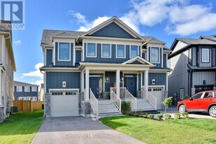 305 Yellow Birch Cres in Blue Mountains, ON - Building Photo
