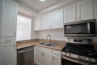 425 N Alvarado St, Unit 108 in Los Angeles, CA - Building Photo - Building Photo