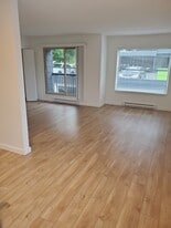 430 Stewart Ave in Nanaimo, BC - Building Photo