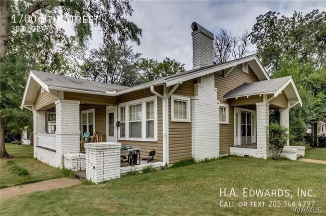 property at 1700 9th St