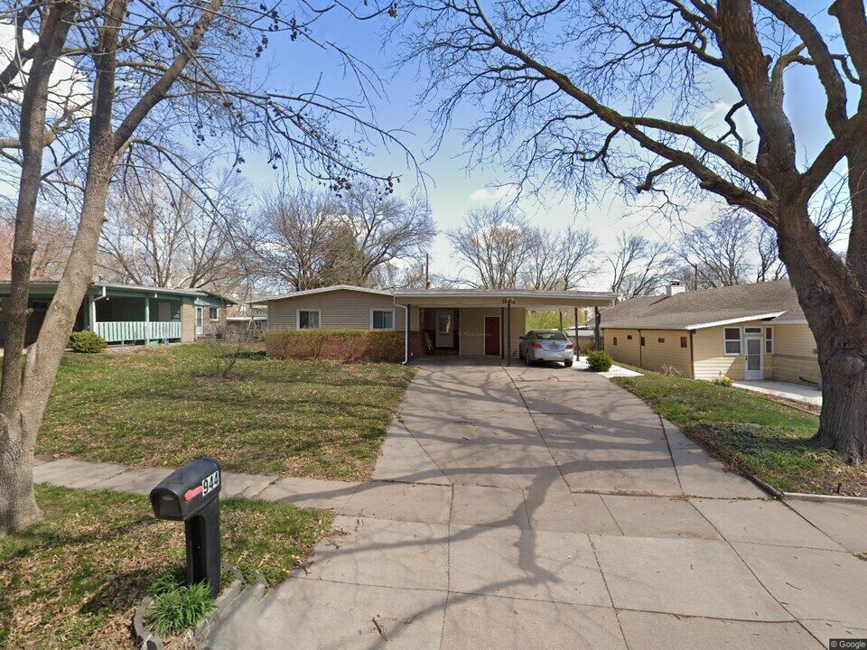 944 Mulder Drive in Lincoln, NE - Building Photo