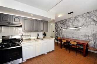 708 9th Ave in New York, NY - Building Photo - Building Photo