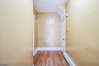 27 Frederick Terrace-Unit -1 in Irvington, NJ - Building Photo - Building Photo