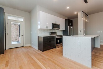 1639 W Grand Ave in Chicago, IL - Building Photo - Building Photo