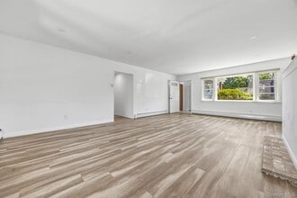 168 Lenox Ave in Uniondale, NY - Building Photo - Building Photo