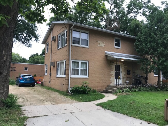 property at 413 S Charter St