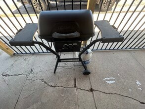 812 Commercial St, Unit A in Palmer, NE - Foto de edificio - Building Photo