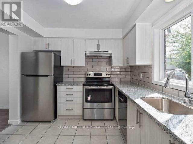 414 Stone Rd W in Guelph, ON - Building Photo - Building Photo