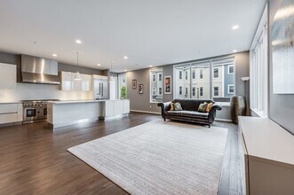 14 I St, Unit 3 in Boston, MA - Building Photo - Building Photo