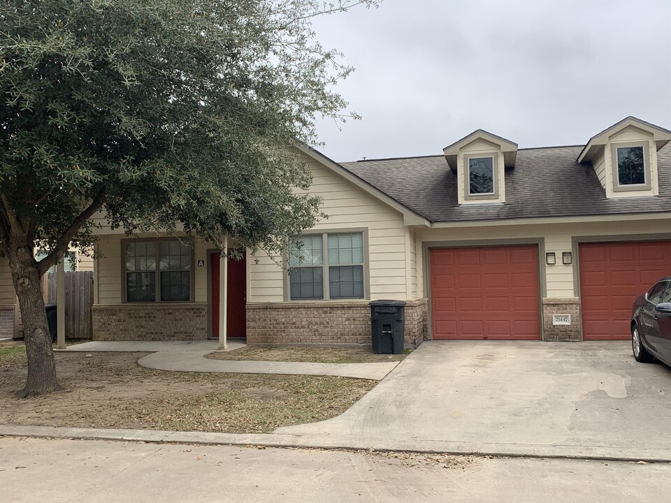 21413 W Wallis Dr in Porter, TX - Building Photo