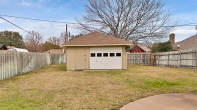 920 Canyon Dr in Cleburne, TX - Building Photo - Building Photo