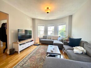 1433 Cambridge St, Unit 1 in Cambridge, MA - Building Photo - Building Photo