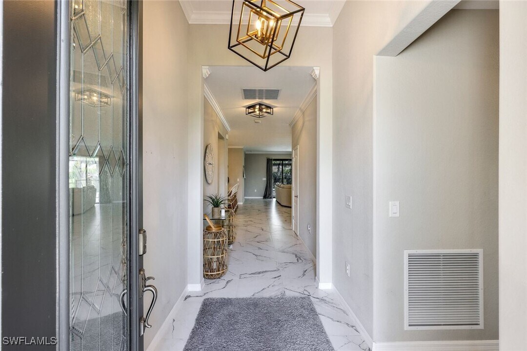 19835 Beechcrest Pl in Estero, FL - Foto de edificio