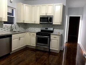 2429 N Springfield Ave in Chicago, IL - Building Photo - Building Photo