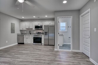 6722 Brentwood Ave, Unit 2FL in Dundalk, MD - Foto de edificio - Building Photo