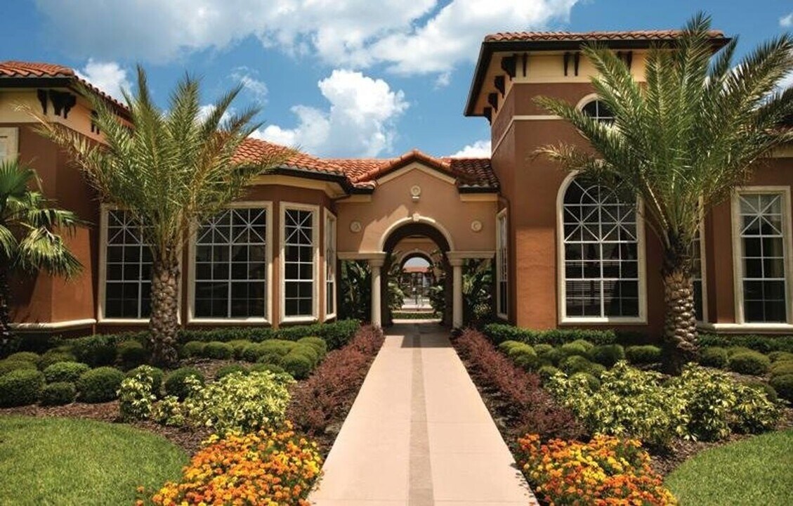 5512 Metrowest Blvd in Orlando, FL - Building Photo