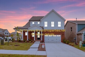 455 Triple Crown Cir in Gallatin, TN - Building Photo - Building Photo