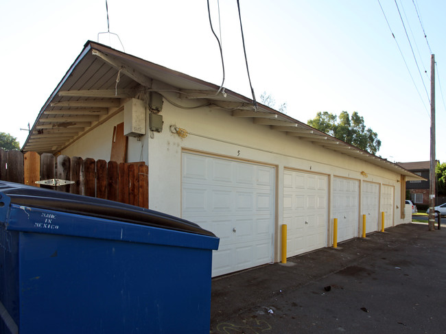 925 Loara St in Anaheim, CA - Building Photo - Building Photo