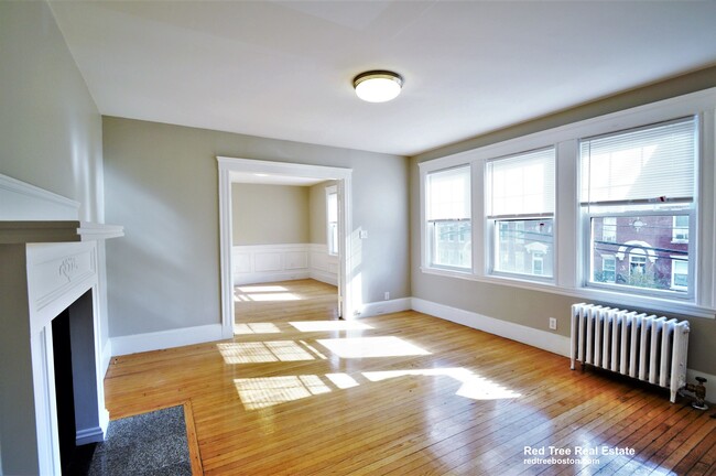 41 Leamington Rd, Unit 1 in Boston, MA - Building Photo - Building Photo