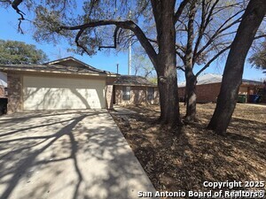 6911 Brookport Cir in San Antonio, TX - Building Photo
